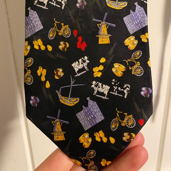 Robin Ruth Dutch Dairy Print Tie - Picture 3 of 5